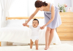 南寧月嫂公司：生了孩子請月嫂還是請婆婆來照顧，這四點是關鍵！