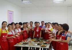 南寧月嫂娘子軍家政致：愛美的寶媽們，春節(jié)不增重你得這樣吃哦！
